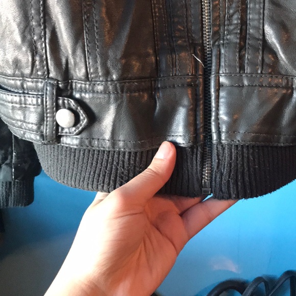 Leather jacket - Picture 6 of 7